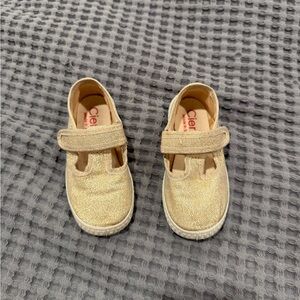Cienta Toddler Gold Shoes, size 6.5